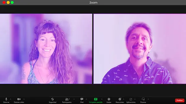 Chat con clienta para crear su identidad y mensaje de marca.